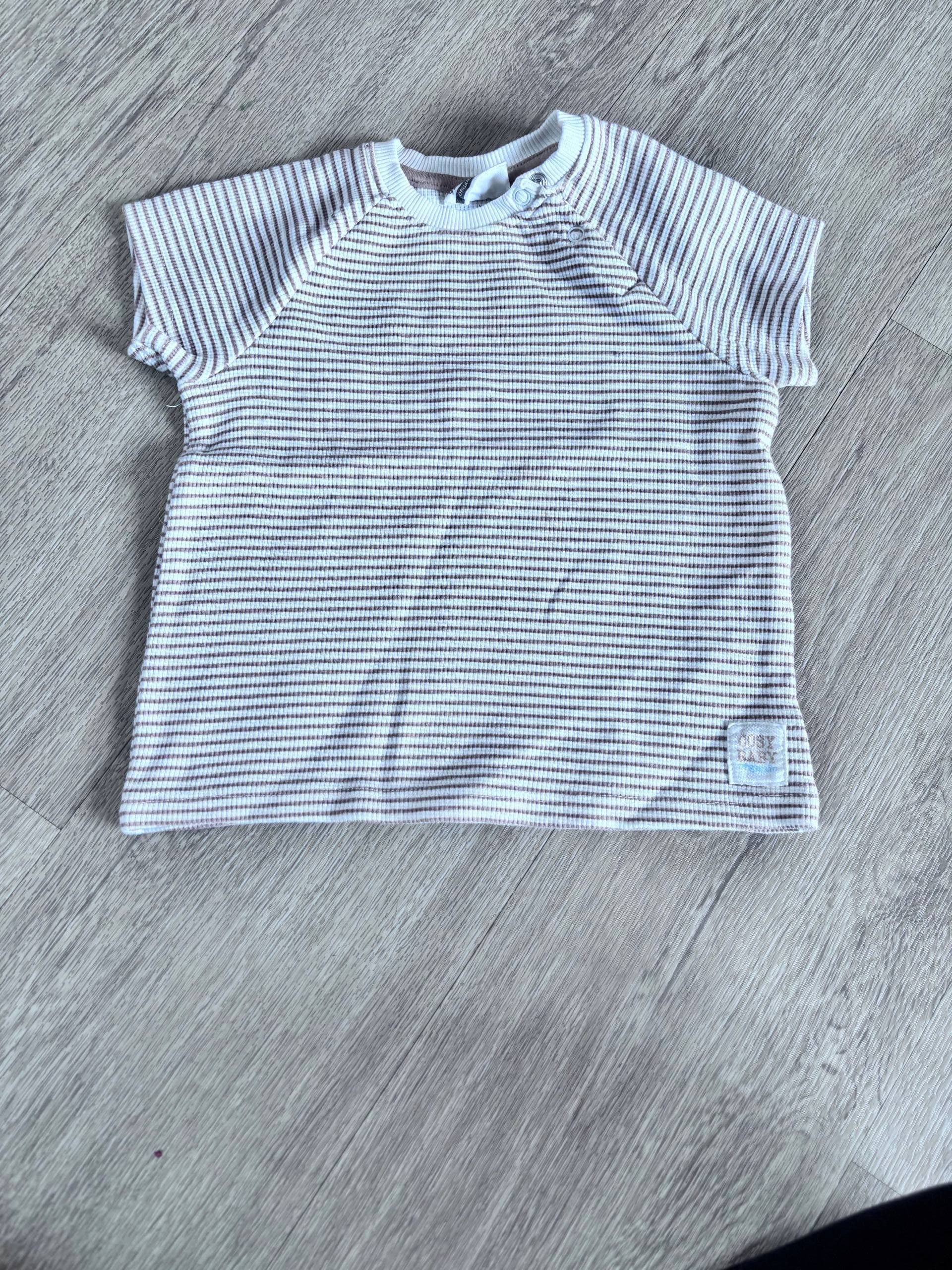 Majica z belimi in rjavimi črtami