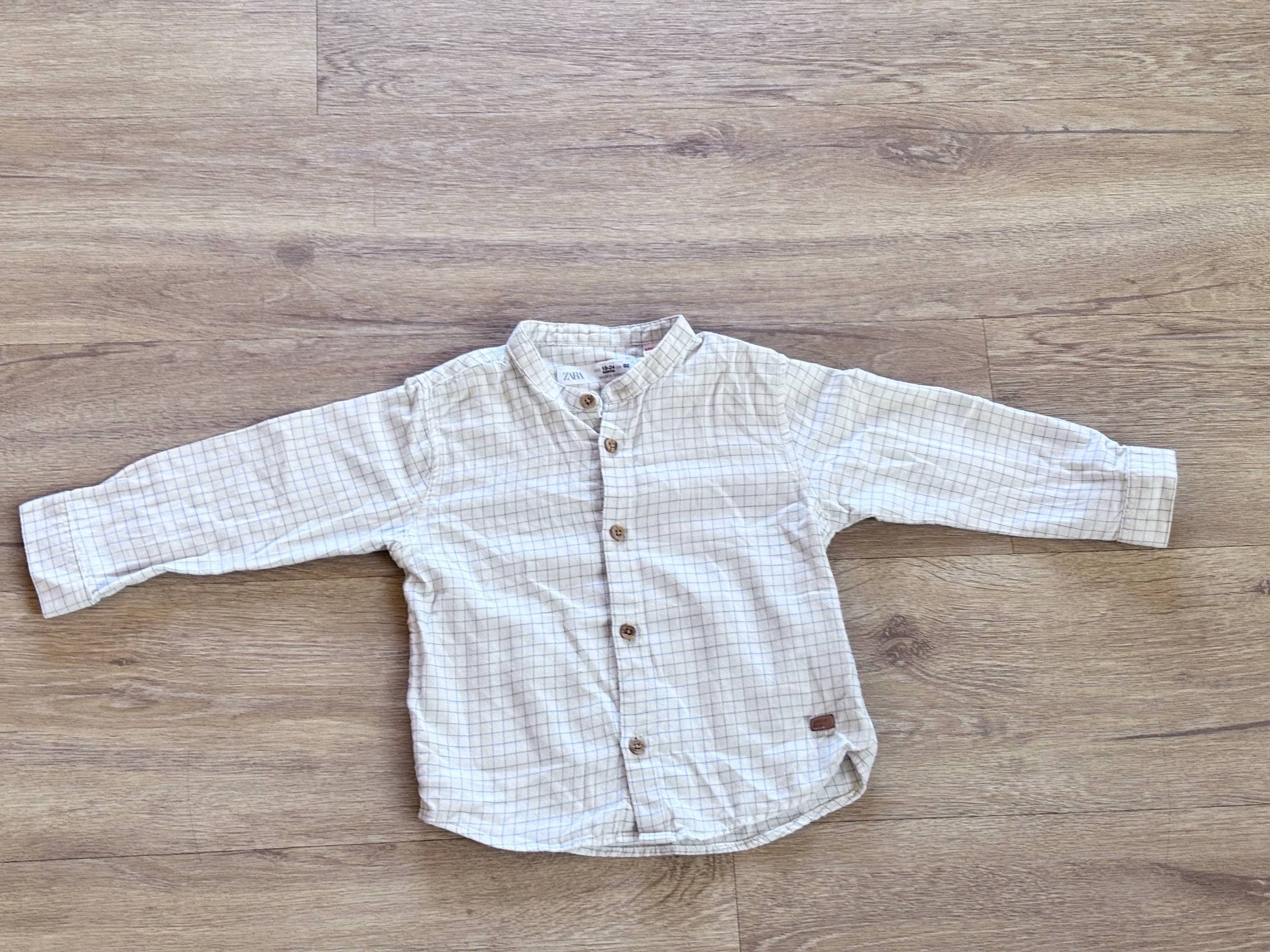 Svetla srajca s kvadratnim vzorcem