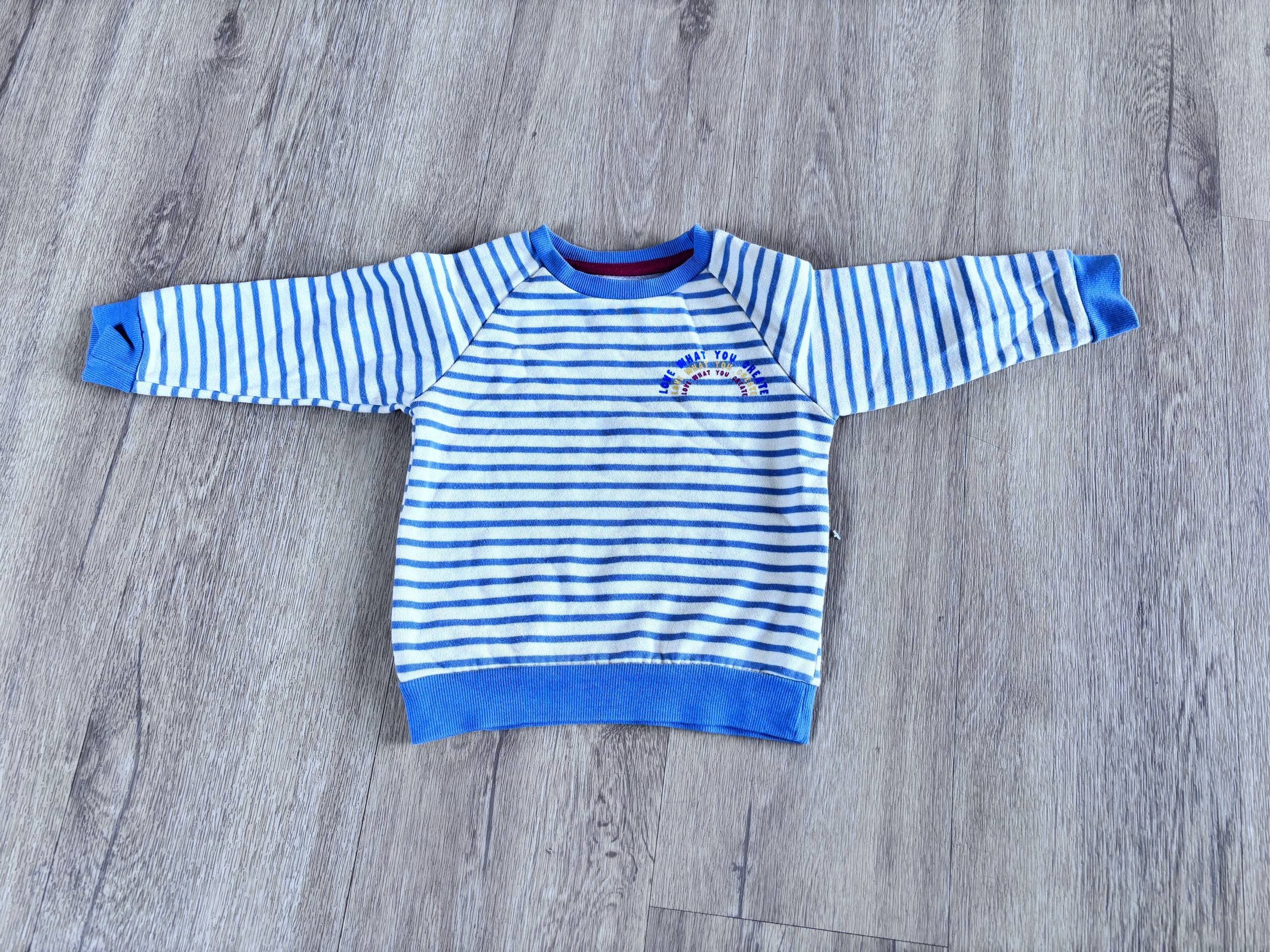 Pulover s širokimi rokavi in črtami